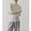 Camiseta de Punto Simple Gris de Cuello Alto Medio Francés de Alta Gama para Mujer Otoño e Invierno Suéter Ajustado con Top en Capas