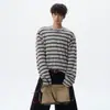 Moda americana para otoño e invierno para hombre, camiseta de manga larga de forro polar con bloques de color personalizados, estilo retro y casual, con detalles de dobladillo sin rematar