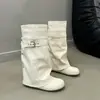 Botas da moda com fivela nova para mulheres, versáteis para figuras baixinhas, botas longas de sola grossa para primavera e outono 2026