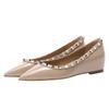 Aumento de Altura Estilo Francés Celebridad de Internet Punto Chic Zapatos de Mujer Puntiagudos con Remaches, Charol, Estilo de Noche, Planos de Suela Suave