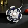 Broche Flor de Zircônia da Moda com Strass, Estilo Europeu e Americano, Design Único, Joia Popular de Nicho Estilo Ins para Mulheres