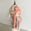 Chal grueso y cálido de jacquard con patrón de loto estilo chino tradicional, bufanda de loto elegante tipo acuarela para otoño/invierno, calentador de cuello versátil para abrigos de mujer