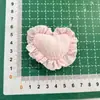 Novo Tecido de Renda Doce Coração Preenchido com Algodão Fresco Broche de Acessório de Cabelo 3D Acessórios para Roupas Sapatos e Chapéus