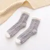 Calcetines Personalizados para Otoño e Invierno, Calcetines de Coral Fleece para Mujer, Engrosados y Cálidos, de Media Terciopelo Trenzado de Caña Media para el Hogar y el Suelo, Ciudad de Zhuji