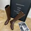 Botas de ciclismo planas marrons para mulheres, novidade outono/inverno 2026 estilo coreano, botas altas de salto baixo para mulheres baixinhas, botas longas emagrecedoras e estilosas