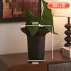 Maceta de Plástico Acampanada para Sala de Estar, Escritorio Sencillo con Anturio Rojo y Planta Verde Árbol del Dinero, Maceta de Falenopsis