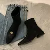 Bota delgada de grosor medio botín francés temperamento de mujer tacón grueso botín corto estilo nuevo elástico tacón adelgazante otoño e invierno punta cuadrada pequeño 2026