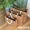 Saco de papel kraft com alças em estoque sacos para loja de roupas estampa de logo roupas presente sacolas de compras para presentes