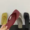 Sandalias Planas de Punta Cuadrada de Moda 2026 con un Hermoso Diseño de Espiga, Pantuflas Estilo Hada, Versión Coreana, Nuevas Pantuflas de Terciopelo de Verano para Uso en Exteriores