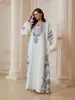 SW2613 Superventas transfronterizo, vestido largo de lujo ligero con borlas, cuello en V, adornos florales de pedrería de alta resistencia, mangas de campana y diseño estampado