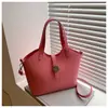Cesta de Comida de Diseño Vintage de Nicho para Llevar en la Mano Nuevo Estilo 2025 para Mujer Bolso Cruzado Grande de Hombro Sencillo con Bufanda de Seda para Viajes