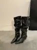 Botas de salto alto pontudas marrons com salto plataforma, botas vintage plissadas empilhadas, botas longas de salto alto acima do joelho, botas de montaria femininas