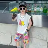 Conjunto de Colete de Verão para Meninos 2026 Novo Estiloso Roupas de Verão para Crianças Pequenas e Médias Sem Mangas Meninos Finos Frescos Tendência