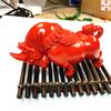 Venta al por mayor de fábrica Artesanía de cinabrio Taiwán Animales pequeños adornos Toro Rojo Qilin Buda Tigre Joyería para coche Regalos de jade