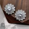 Venta al por mayor al contado Botones redondos de flor grande de circonita de estilo moderno chapados en cobre Botones de moda para camisa, chaqueta o suéter de mujer
