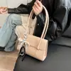 Bolsa de Ombro Casual Simples e Estilosa Feminina para Compras, Deslocamento, Bolsa de Mão Fresca, Nova Bolsa de Braço da Moda 2025