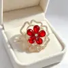 Nuevo Estilo Flor Hueca Moda Lujo Ligero Incrustada Súper Brillante Cristal Broche Accesorio Ropa Broche de Gama Alta Temperamento