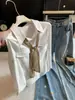 Camisa de seda chic estilo francés con cordones en el cuello y mangas largas, disponible en manga tres cuartos, en color blanco y té con leche, color liso, alta elasticidad