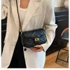 Bolso pequeño acolchado con bordado y cadena de bolitas doradas para mujer, nuevo modelo 2026, bolso de hombro y cruzado de alta gama estilo Chanel, bolso cuadrado pequeño