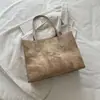 Bolsa de Ombro Grande Capacidade com Textura de Letra em Relevo Outono 2026 Moda Retro Nicho Bolsa Tote para o Dia a Dia