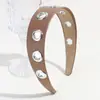 Moda Europea y Americana Elegante Diadema de Cuero de Ala Ancha Estilo Punk Moda de Corte Metálico Accesorios Versátiles para el Cabello para Mujeres al Salir