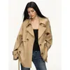 Trench Coat Curto Super Estiloso 2026 para Mulheres Baixas, Estilo Britânico, Cor Cáqui, Jaqueta Curta de Alta Qualidade, Fashionável e Elegante