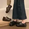 Novos Mocassins Femininos com Aumento de Altura Inlay Duas Formas Estilo Britânico Sapatos Pequenos de Couro Fivela Outono Versátil 2026 Velcro