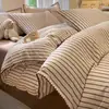Conjunto de cama simples de algodão puro escovado de quatro peças com toque de alta qualidade, capa de edredom espessa 100% algodão, lençol, conjunto de três peças com lençol com elástico