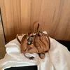 Bolso de nube plisado versátil estilo coreano nuevo, simple y de nicho, con un toque de alta gama, bolso de mujer para otoño e invierno, bolso de hombro y cruzado de moda