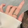 Anillo de Acero de Titanio No Descolorante con Carcasa de Diamante para Mujer Diseño de Nicho Lujo Accesible Versátil Alto Gama Estilo Ins Anillo para el Dedo Índice