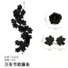 Enredaderas Artificiales de Hoja de Arce Negra y Rosa Negra para Halloween Transfronterizas, Decoración Festiva para Chimenea Mesa de Comedor Escaleras Enredaderas de Flores Venta al por Mayor