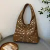 Bolsas Transfronterizas para Mujer 2025 Nuevo Casual Elegante Moderno Genial Lunares Remache Bolso de Axila Versátil Cubo Bolso de Hombro para Mujer