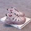 Zapatos Deportivos de Malla Simple para Hombres y Niños 2026 Verano Nuevos Zapatos Blancos Transpirables con Botón Giratorio Zapatos Ligeros para Correr para Niños