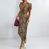 Novidades de Moda Feminina Europeia e Americana para o Verão de 2026: Vestido Estiloso e Elegante de Gola V com Mangas Curtas, Caimento Justo e Estampa Color-Block