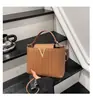 Textura de Moda Verano 2025 Gran Capacidad Nuevo Lujo Ligero Elegante Casual Bolso Pequeño Cuadrado de Hombro Cruzado de Mano