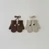 Guantes Infantiles Coreanos Yipan Invierno Nuevo Estilo Ins Guantes Sin Dedos en Forma de Corazón Cálidos y a Prueba de Frío Guantes para Colgar en el Cuello de Bebé