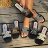 Sandalias de Verano 2025 Estilo Nuevo Punta Cuadrada Hebilla Metálica Inspiración Chanel 37-42 Planas Ligeras Cómodas para Exterior Estilo Coreano