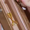 Nuevo Exquisito Super Brillante Zircón Colgante de Falda Pequeña Elegante Inteligente Combinable Collar de Hoja de Ginkgo Lujo Ligero Collar de Alta Calidad