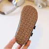 Otoño 2026 Nuevo Estilo Coreano Moda Versátil para Niñas Suela Suave Antideslizante Velcro Zapatos de Princesa Color Sólido