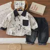 Conjunto de Camisa Roupas de Primavera e Outono para Meninos 2026 Nova Roupa Infantil Estilosa Roupa de Bebê Outono Estilo Coreano Camisa de Manga Longa Conjunto de Duas Peças