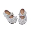 Sapatos de couro para meninas, novo modelo de outono com laço, sapatos de princesa para crianças, sapatos baixos para meninas pequenas, sapatos macios para bebês e crianças pequenas para meninas