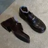 Primavera 2026 Novo Estilo Moeda de Ouro Pequena Estilo Britânico Retrô Versátil Confortável Bico Redondo Sapatos JK de Couro com Salto Grosso para Mulheres
