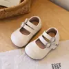 Zapatos de cuero de moda para niñas 2026 primavera-verano nuevo estilo zapatos de princesa para niñas pequeñas zapatos versátiles para bebés zapatos de rendimiento con suela blanda