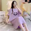 Pijama Feminino de Verão Novo Camisola de Comprimento Médio 2022 Simples Solta para Usar por Cima, Peça Única Cabelo