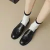 Mocassins de Couro Integral Estilo Britânico, Novo Modelo para o Festival da Primavera de 2026, Sapatos Casuais de Couro Planos com Corte Profundo para Mulheres