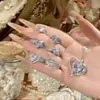 Anillo Serie Amor de Temperamento Elegante Camelia para Mujer Chapado en Platino con Imitación de Moissanita Anillo de Moda para Boda y Banquete