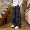 Calça casual xadrez texturizada branca, nova coleção outono 2026, calça casual masculina estilo americano de corte relaxed e perna larga