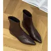 Primer encuentro: Botines versátiles, elegantes y que estilizan la figura para mujer, con un estilo retro británico, diseño cómodo en la punta y perfectos para figuras petite.