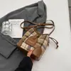 Textura de alta calidad Bolso bandolera tipo cubo para hombro versátil para mujer 2023 Nueva moda moderna Vintage