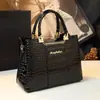 Bolsa de Mamá Primavera y Verano 2026 Nueva Moda Patrón de Cocodrilo Elegante Bolso para Mujeres de Mediana Edad Marca de Lujo Ligero Bolso de Mano